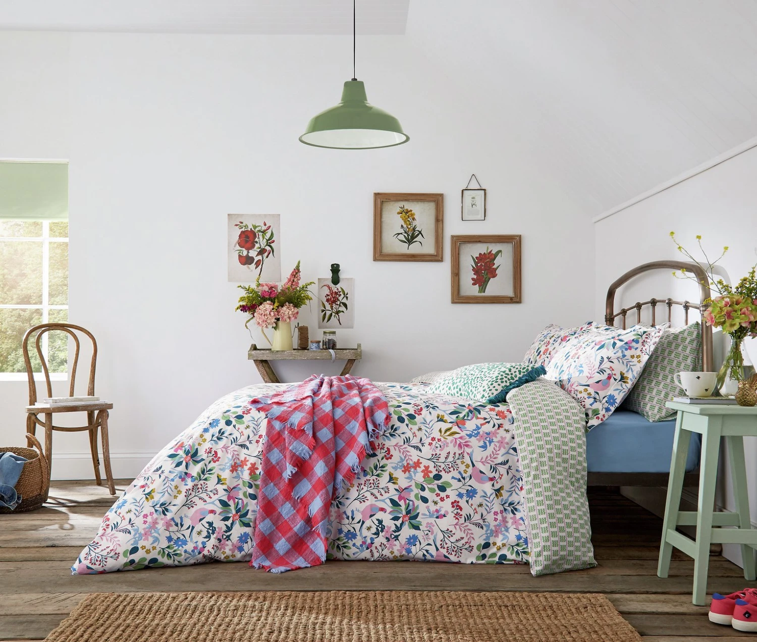 Joules Cotton Pheasant Floral White Bedding Set - Single 4 Joules Cotton Pheasant Floral White Bedding Set - Single - Image 2