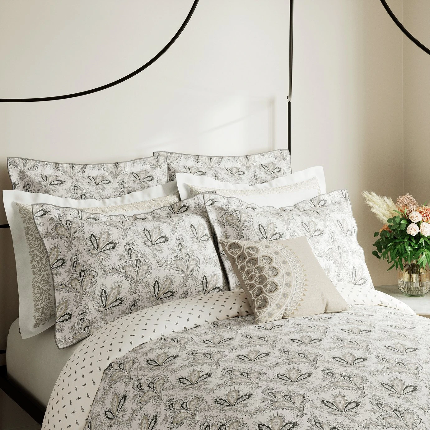 V&A Cotton Aarya Indian Paisley White Bedding Set - Double 3 V&A Cotton Aarya Indian Paisley White Bedding Set - Double