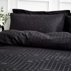 Bianca Cotton 180 TC Geometric Black Bedding Set - Double 8 Bianca Cotton 180 TC Geometric Black Bedding Set - Double -Habitat 3080450 R Z003A