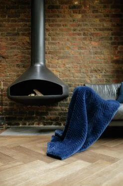 Dreamland Deluxe Velvet Royal Blue Heated Throw - Large -Habitat 3340901 R Z008A